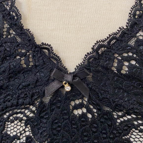 Black lace lingerie - Picture 3 of 9
